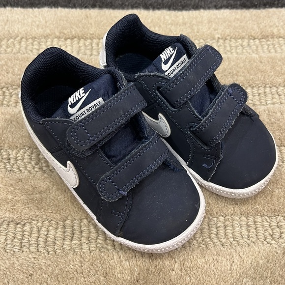 Like new condition 3 infant sneakers size 3/4/5 - Picture 6 of 7